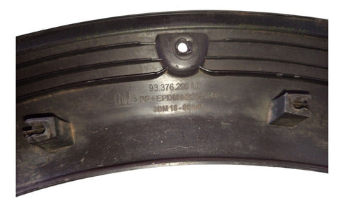 Acabamento Paralama Direito Montana 2007