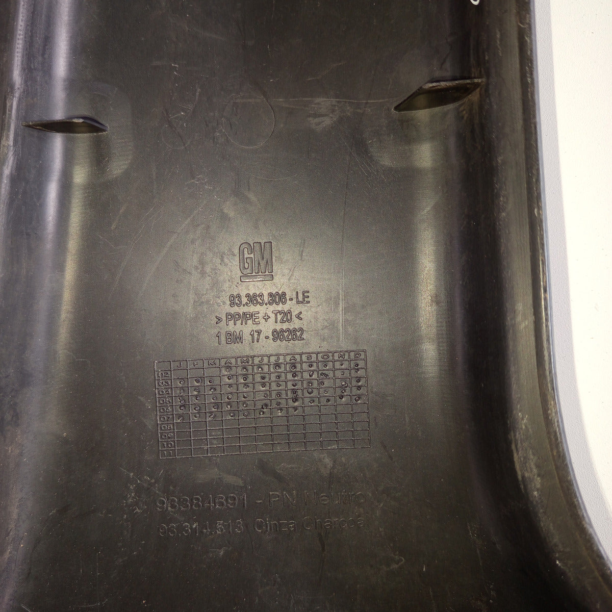 Acabamento Inferior Coluna Central L/esquerdo Gm Celta 01 06 Preto