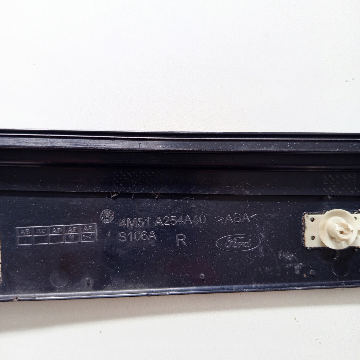 Friso Porta Traseira Direita Ford Focus 2011 4m51a254a40 Preto