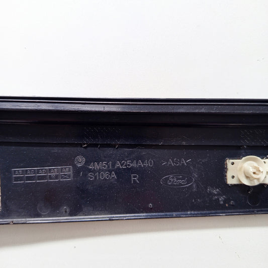 Friso Porta Traseira Direita Ford Focus 2011 4m51a254a40 Preto