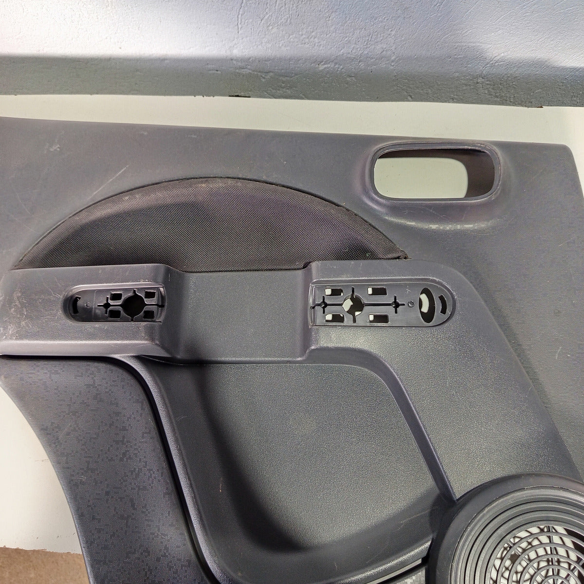 Forro De Porta Traseiro Esquerdo Fiat Uno Vivace 2010 A 2016 Cinza-escuro