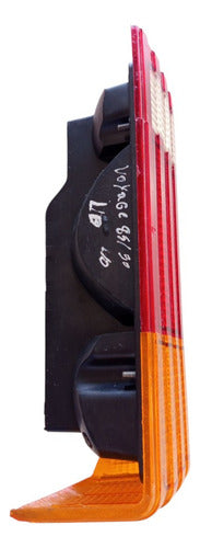 Lanterna Traseira Voyage 85/90 Direito Modelo Friso Preto