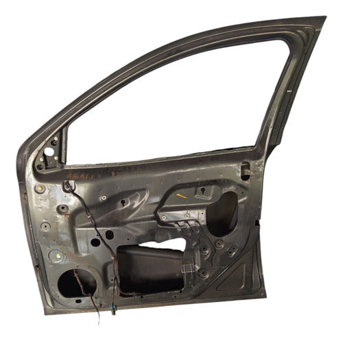 Porta Dianteira Direita Agile/onix Ltz 2010/2014 - Dianteira - Direito