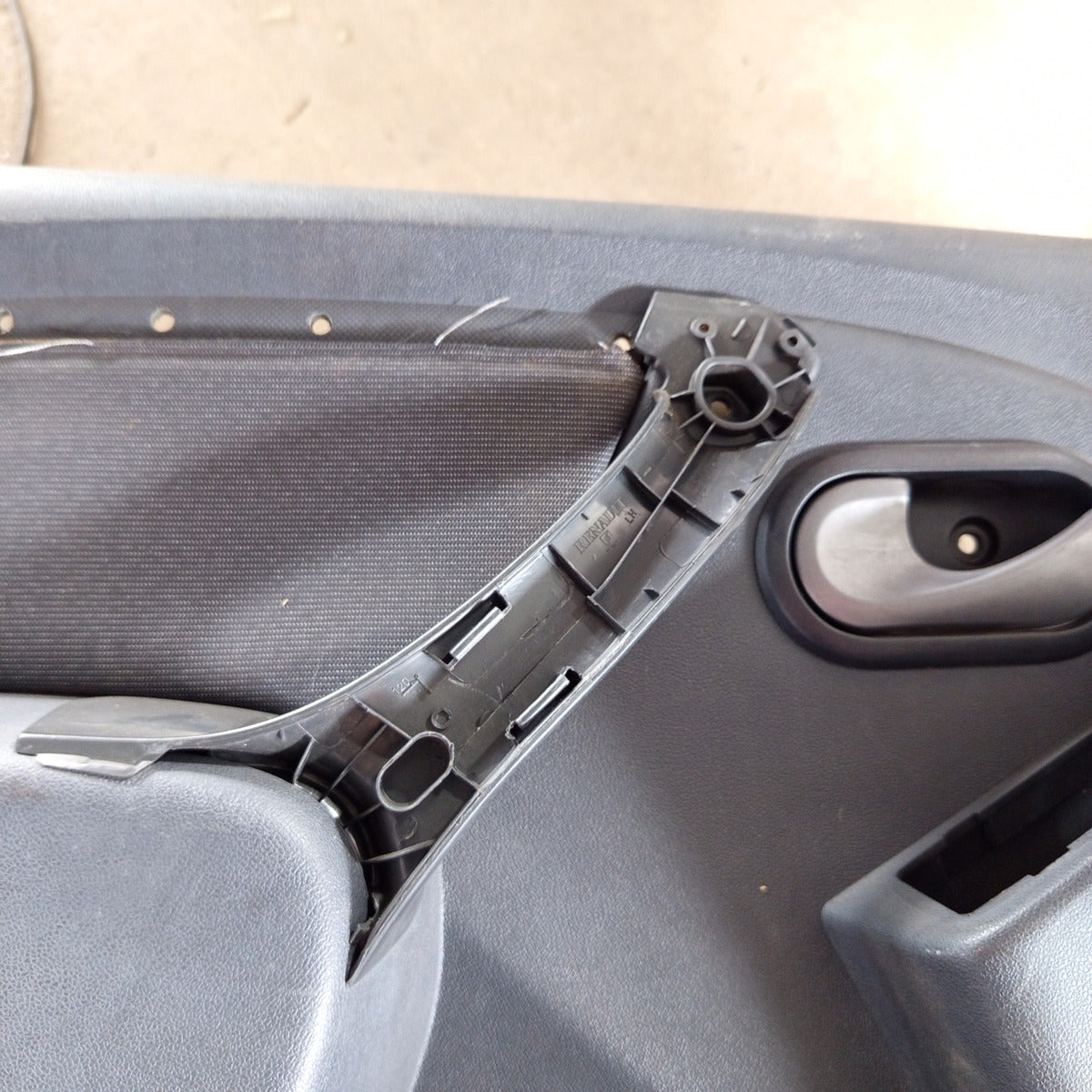 Forro Porta Dianteira Esquerda Renault Sandero 2009 2012 Cinza-escuro