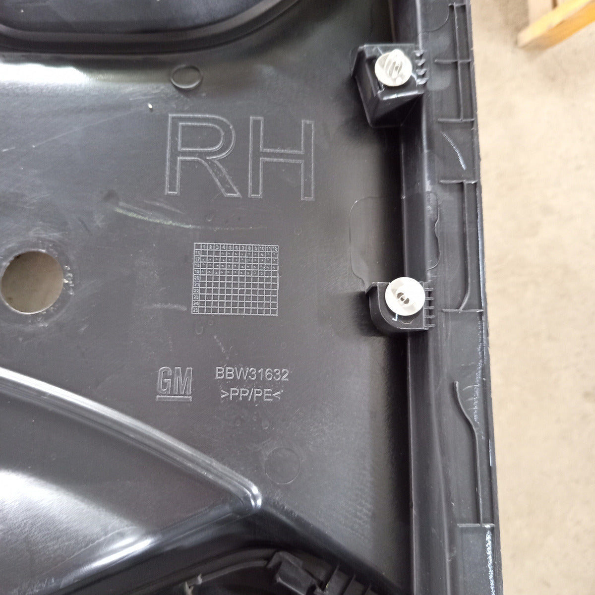 Forro De Porta Traseira Direita Chevrolet Onix 2013 A 2019 Preto